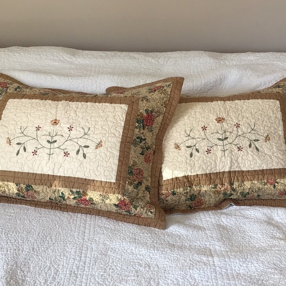 HOME CLASSICS 2 Quilted Pillow Shams Full/Stand Brown Cream Floral Embroidered - Picture 8 of 9